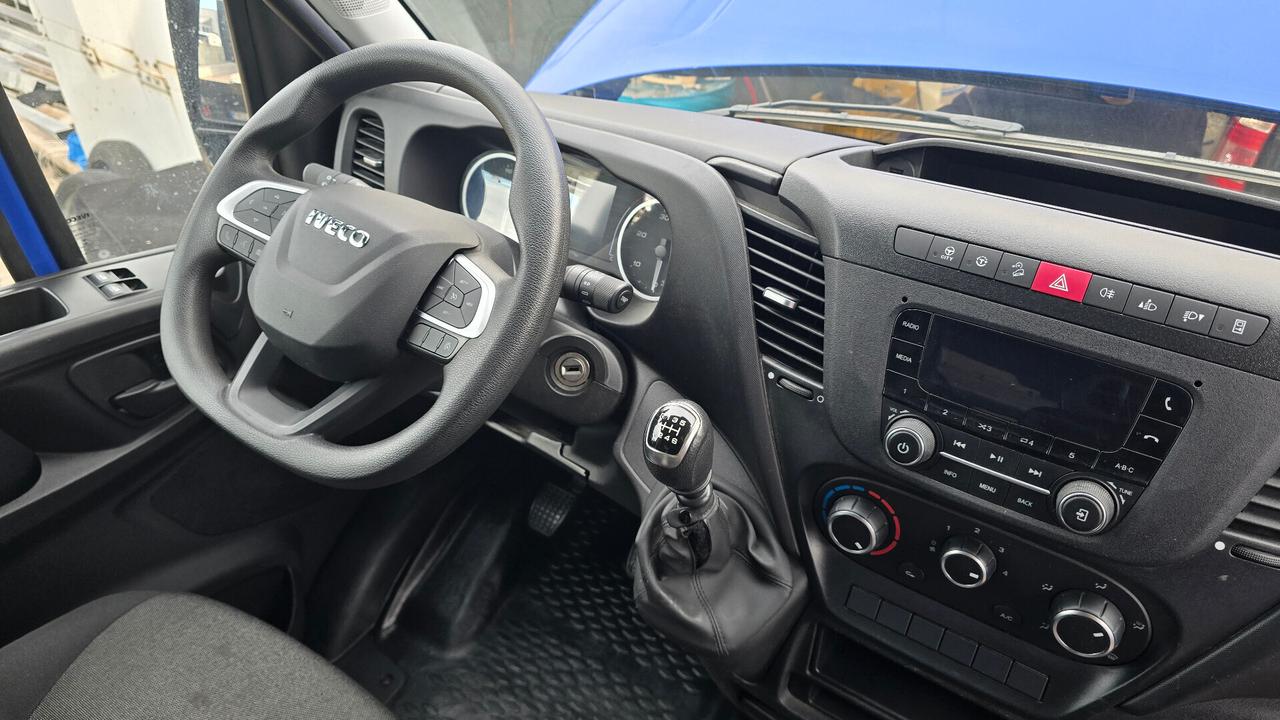 Iveco Daily 35c16 3.0 cab. pedana-porta laterale-cassone 435x218