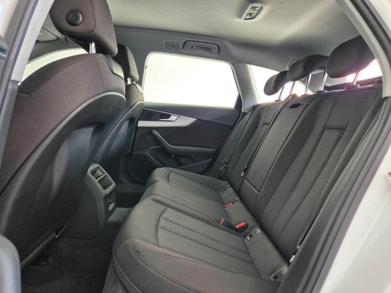 Audi A4 Avant 30 2.0 tdi 136cv S tronic