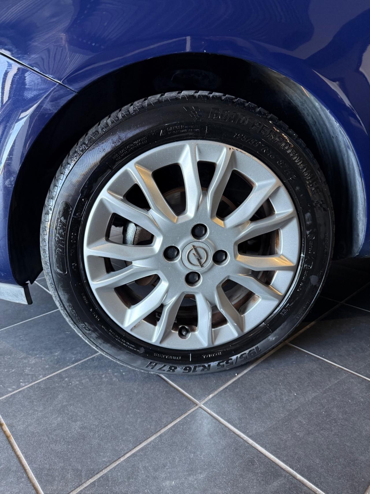 Opel Corsa 1.2 5 porte Cosmo
