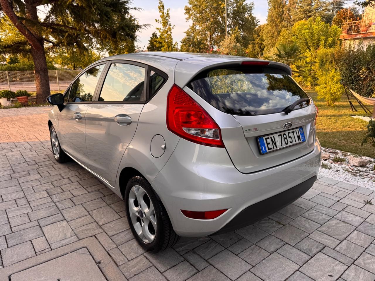 Ford Fiesta Ikon 1.4 TDCi 70CV 5 porte OK NEOPATENTATI