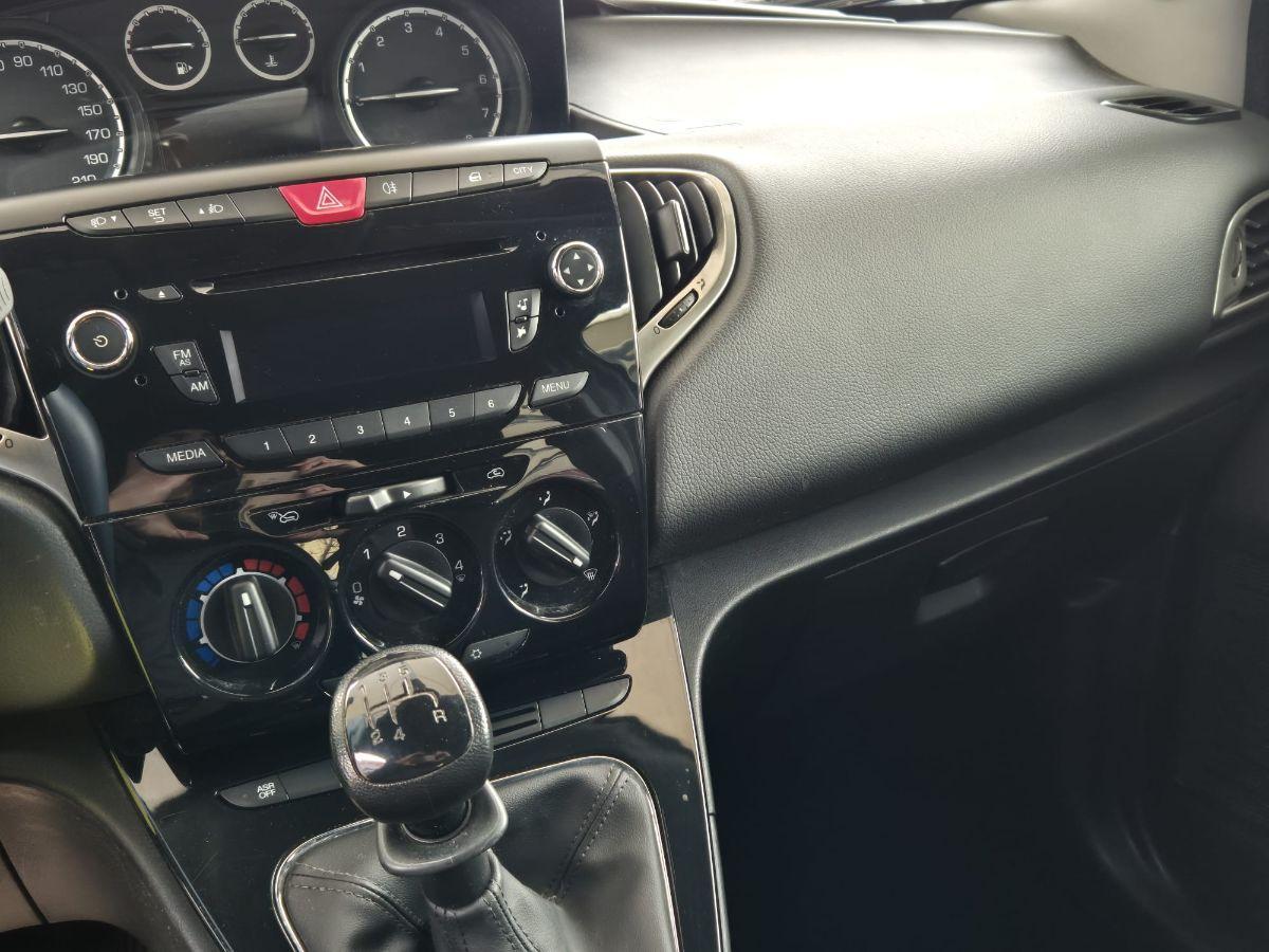 LANCIA - Ypsilon - 1.2 69 CV 5p. Gold