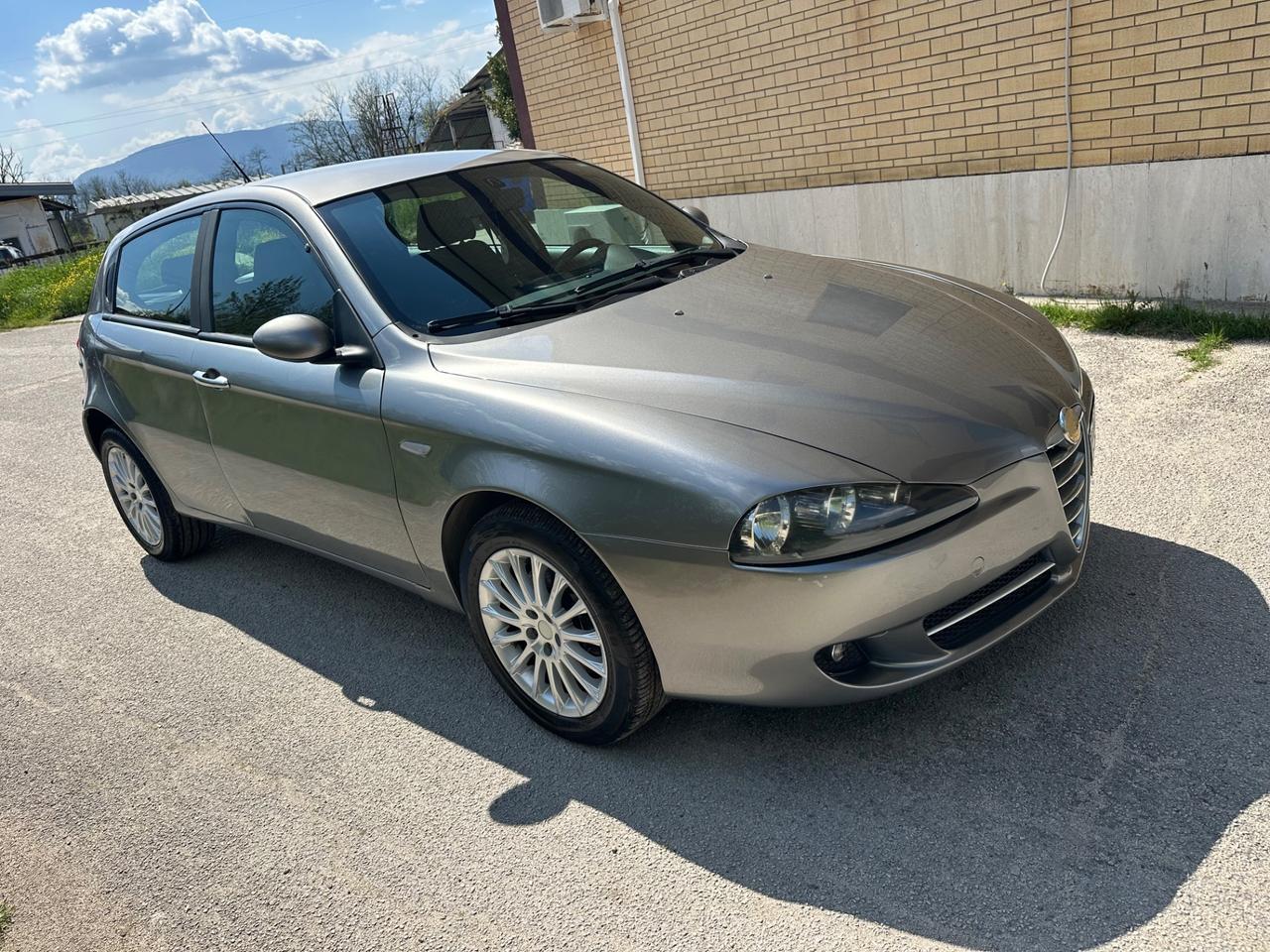 Alfa Romeo 147 1.9 JTD (120) 5 porte Distinctive