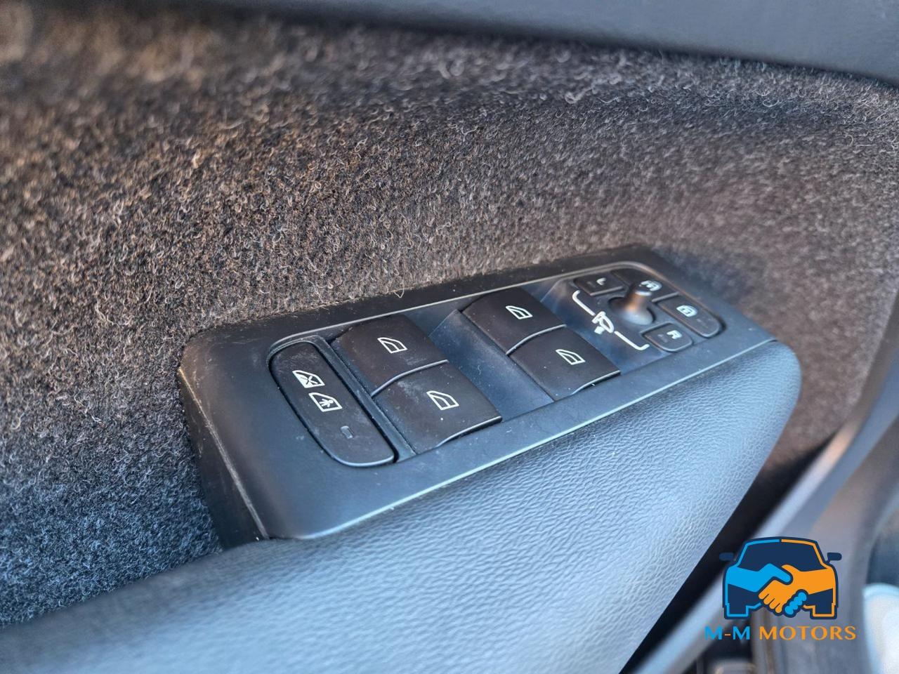 VOLVO XC40 D4 AWD Geartronic Momentum