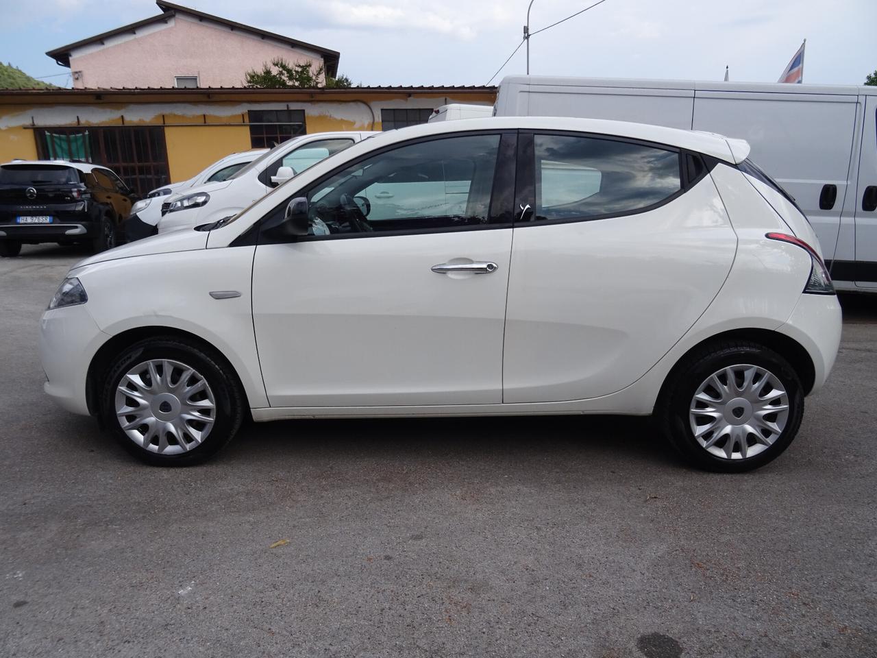 Lancia Ypsilon 1.2 69 CV 5p S&S TETTO APRIBILE