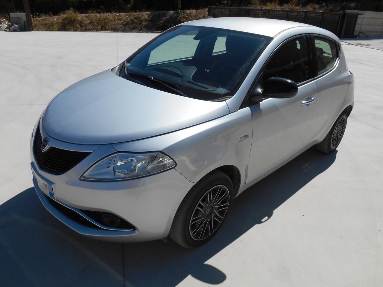 Lancia Ypsilon 1.2 69 CV 5 porte S&S KM.43.000 UNICO PROPRIETARIO OK NEOPATENTATI