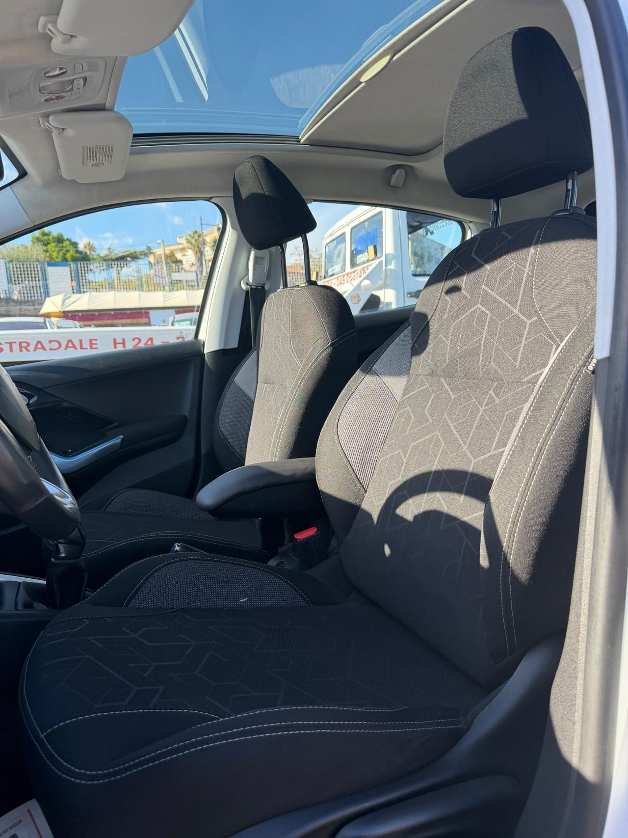 Peugeot 208 1.6 e-HDi 92 CV S 5 porte Allure tetto panoramico