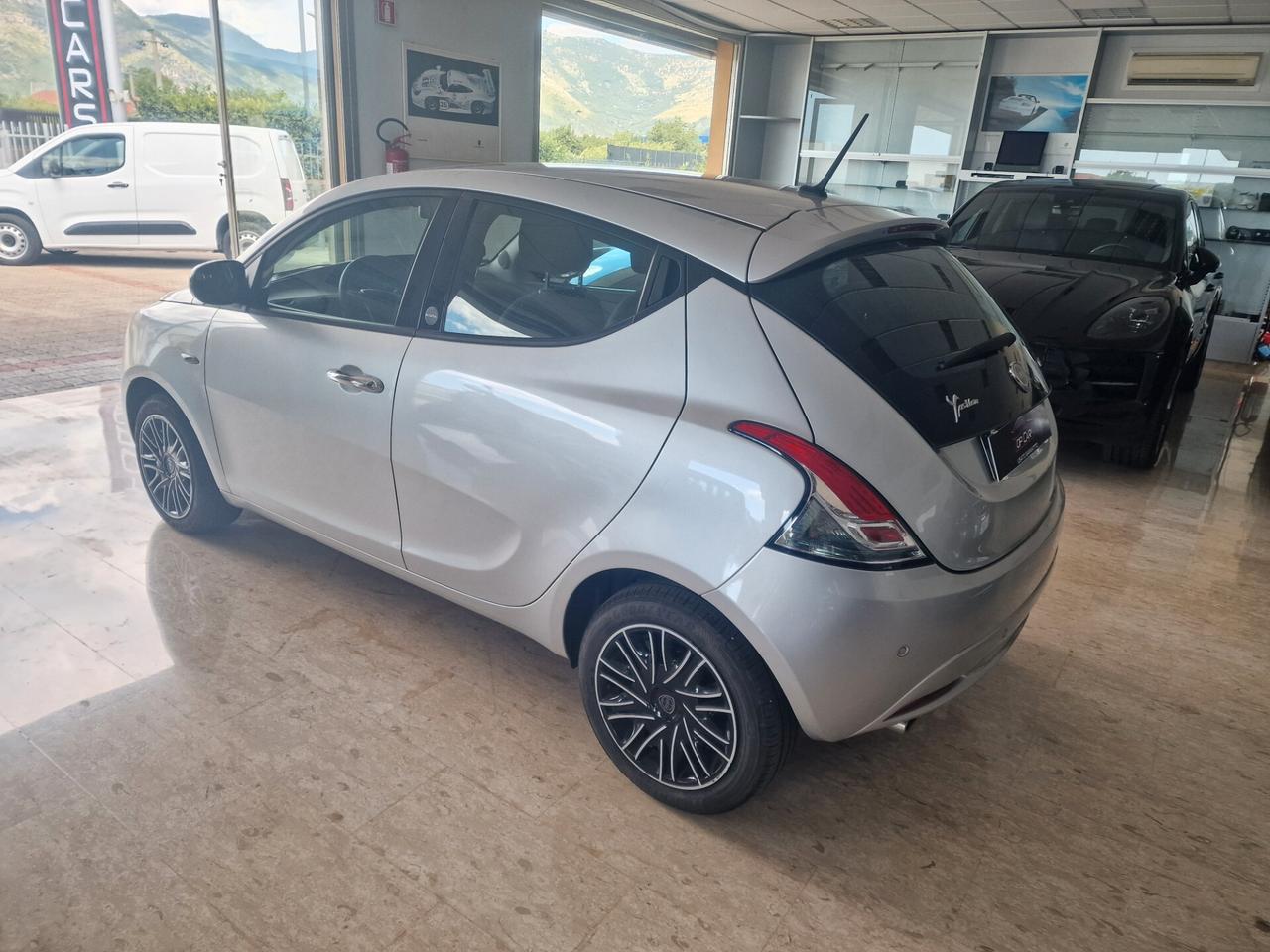 Lancia Ypsilon 1.0 Hybrid Ecochic Gold