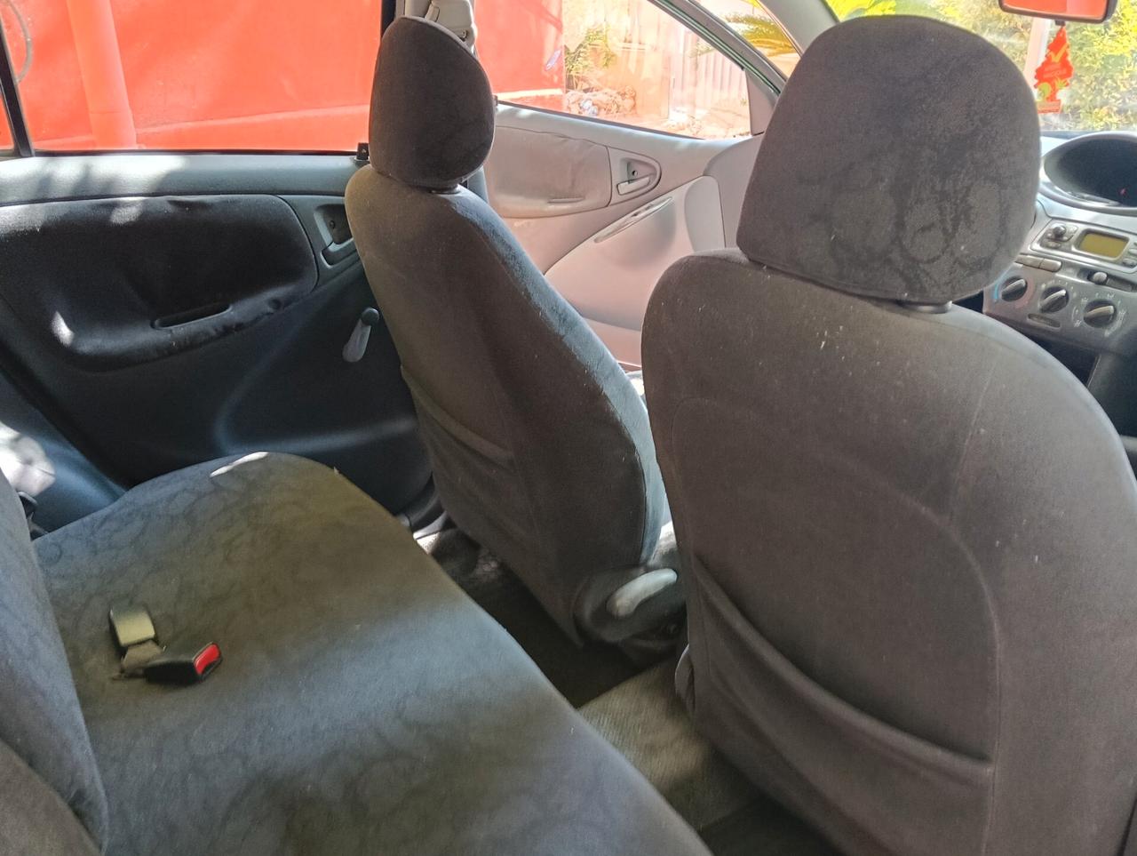 Toyota Yaris 1.0i 16V cat 5 porte Sol