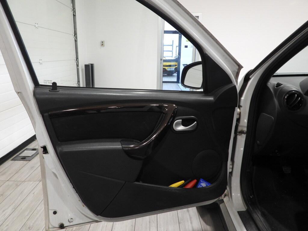 Dacia Duster 1.6 Laureate 4x2