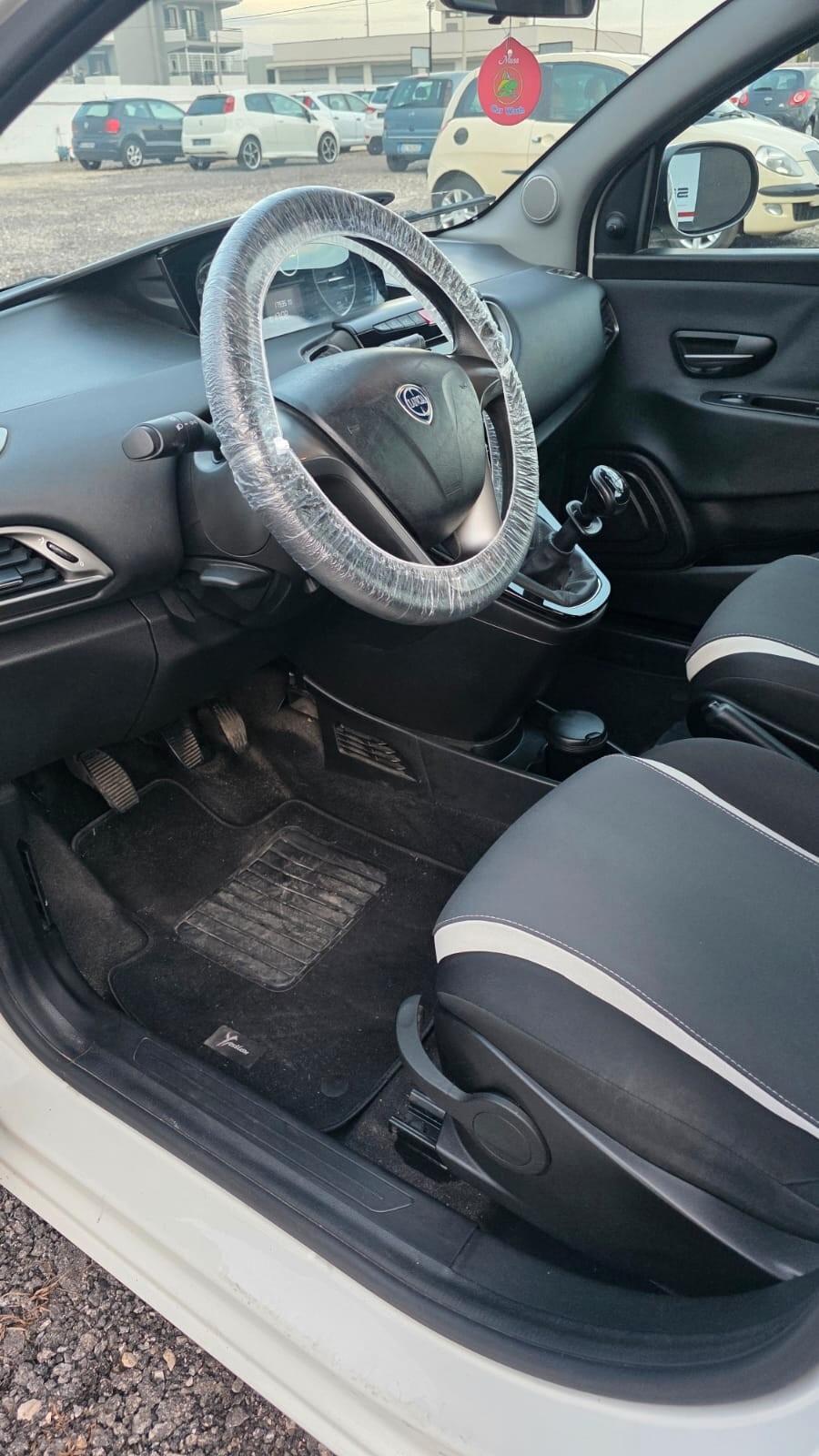 Lancia Ypsilon 1.2 69 CV 5 porte Elefantino