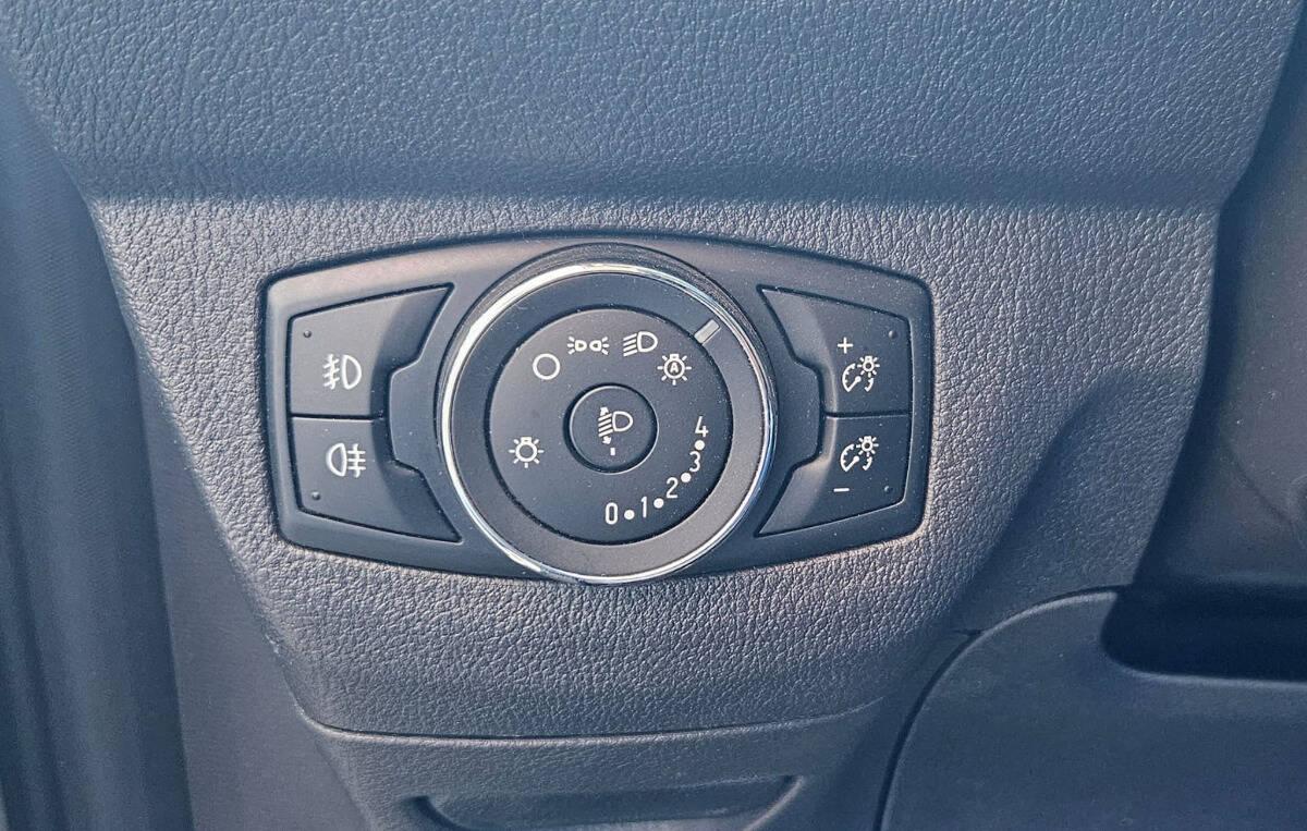 Ford Tourneo Courier 1.5 tdci 95cv titanium E6