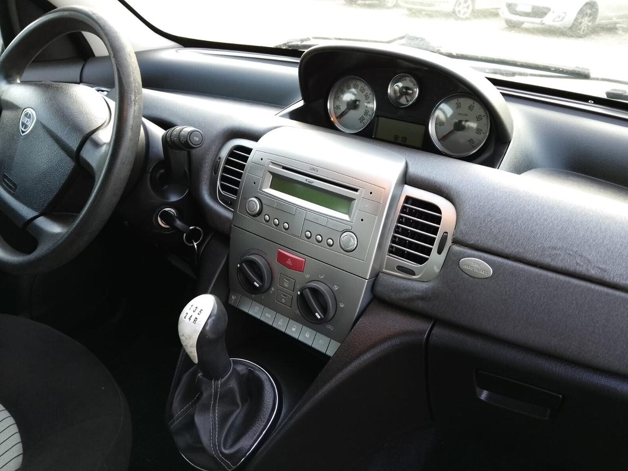 Lancia Ypsilon 1.3 MJT 75 CV Oro
