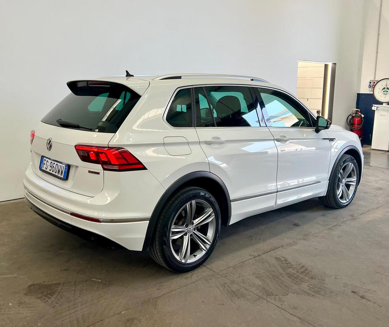 Volkswagen Tiguan 4 WD R Line