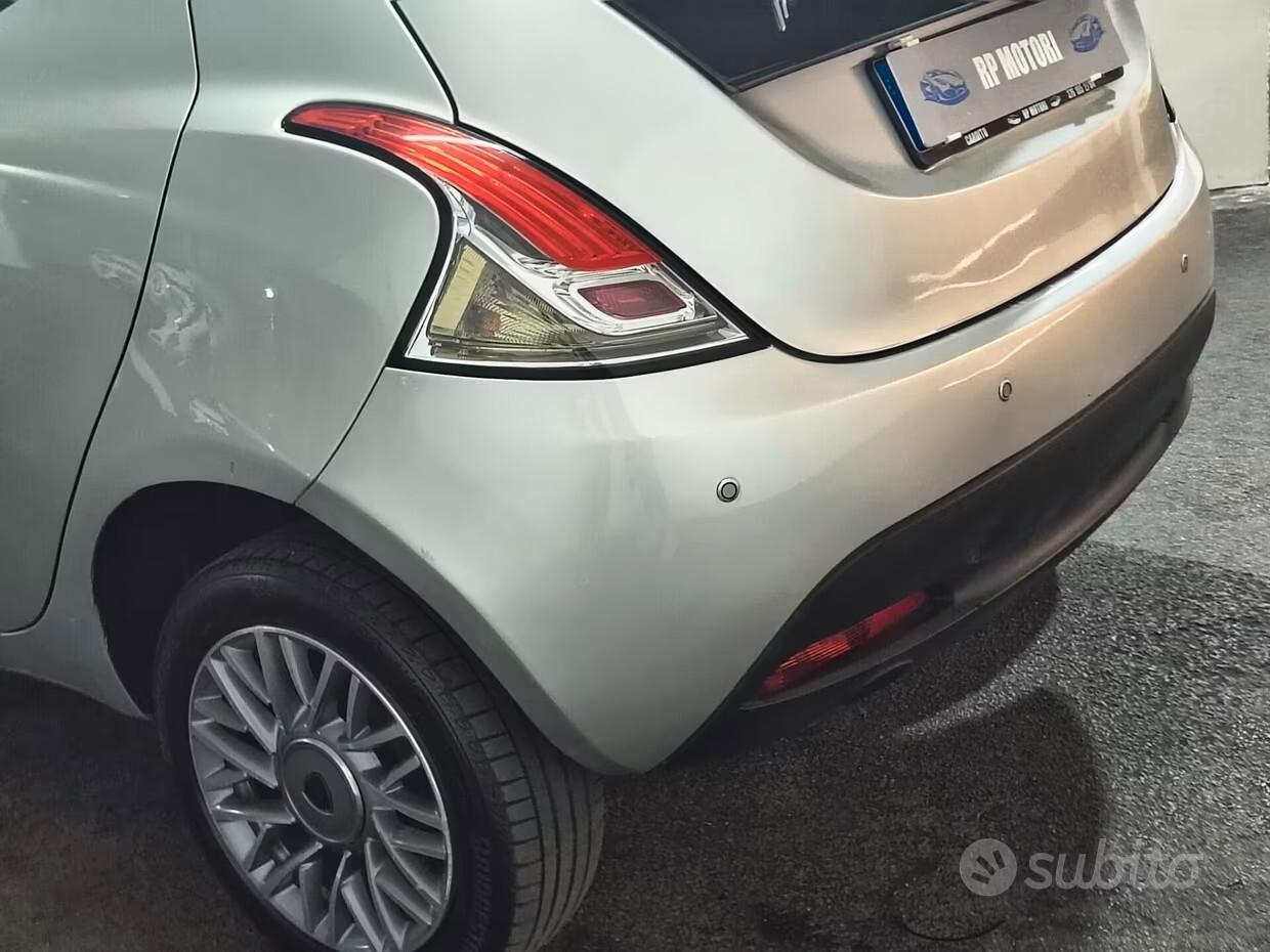 Lancia Ypsilon 0.9 TwinAir 85 CV 5 porte Metano Ecochic Gold