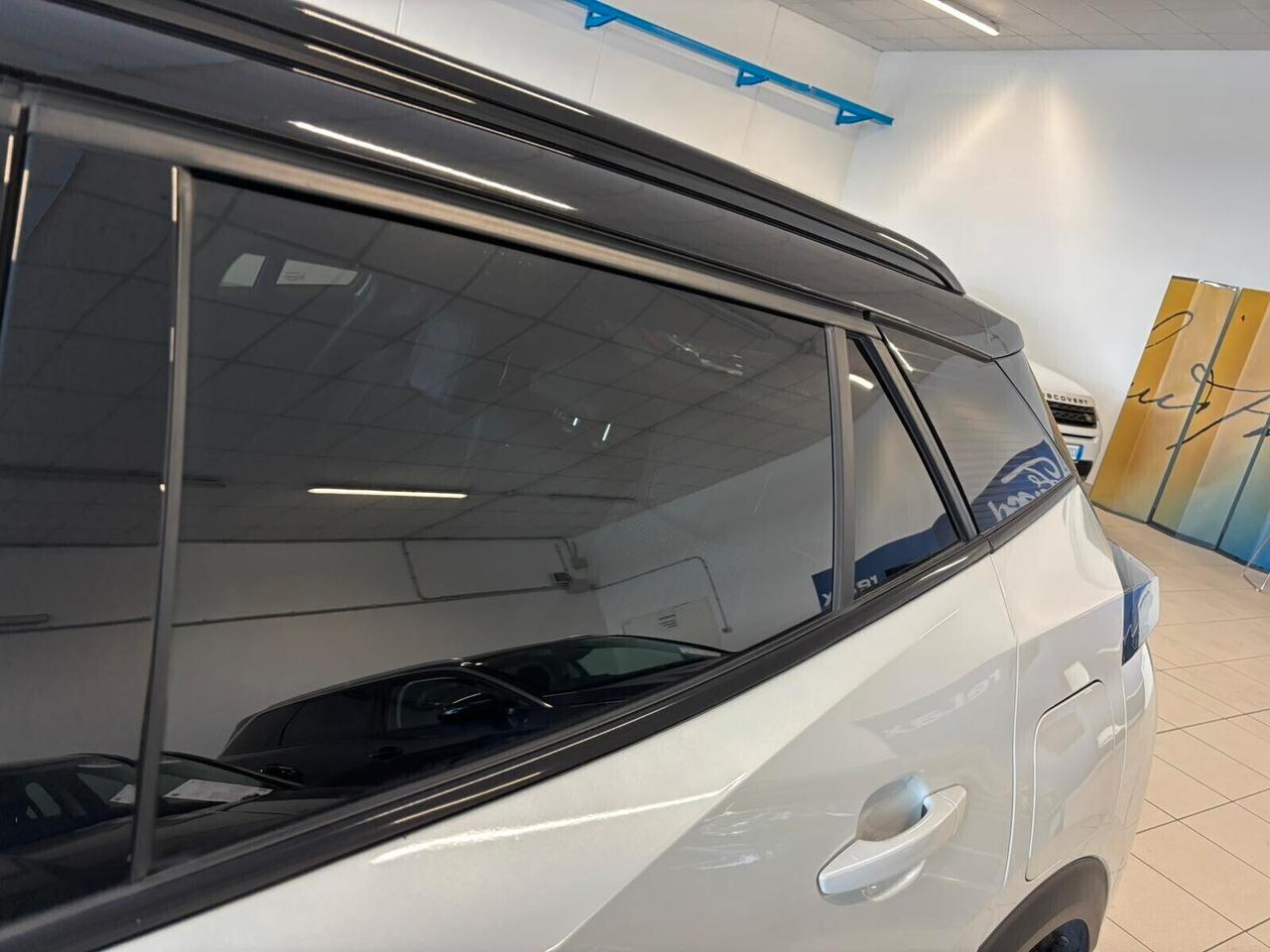 Peugeot 2008 GT LINE motore elettrico 136 CV SPOTICAR