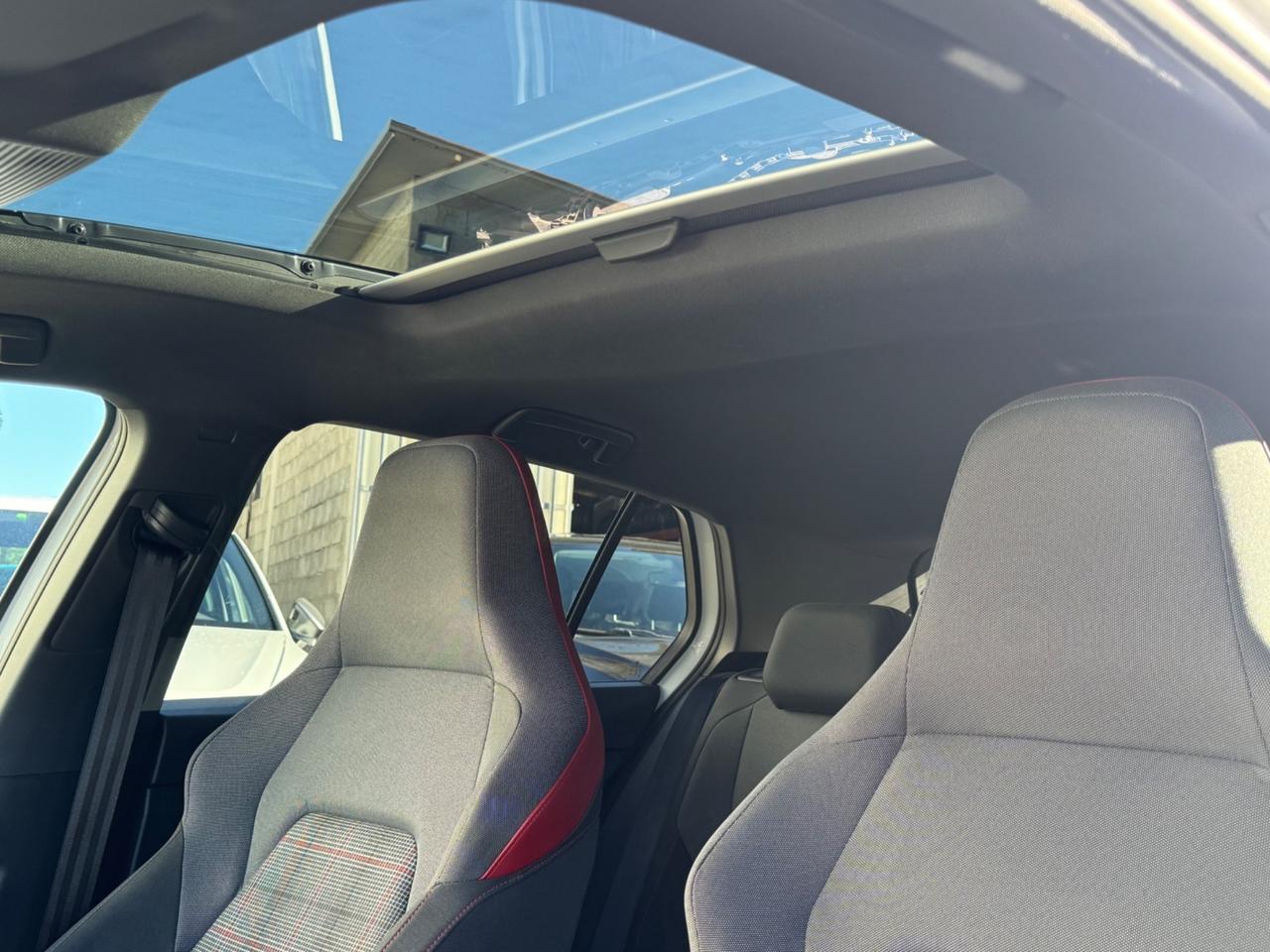 Volkswagen Golf GTI 2.0 TSI DSG