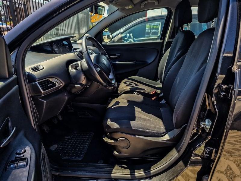 Lancia Ypsilon III 2015 5 Porte 1.2 Ecochic 69cv Silver