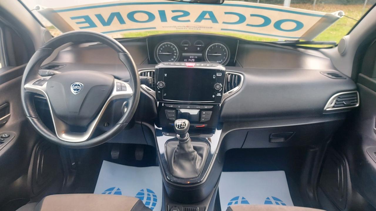 Lancia Ypsilon 1.0 FireFly 5 porte S&S Hybrid Ecochic Gold