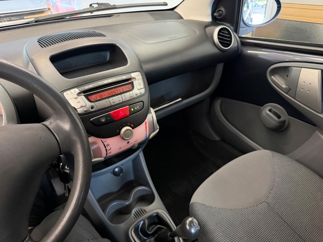 PEUGEOT 107 ('05'-'14') 107 1.0 68CV 5P SWEET YEARS (50 KW) Ok. neopatentati