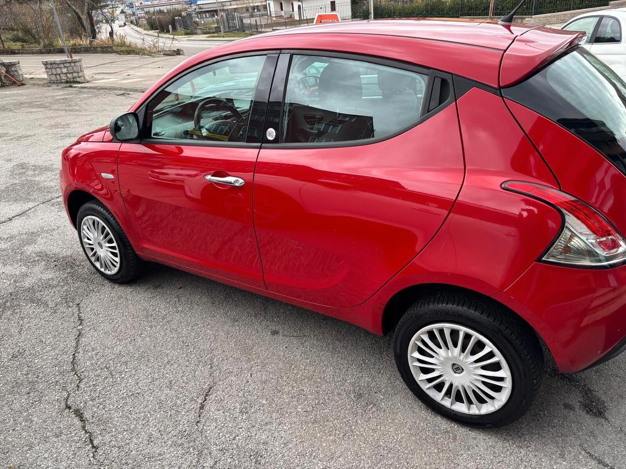 Lancia Ypsilon 0.9 TwinAir 85 CV 5 porte Metano Ecochic Gold