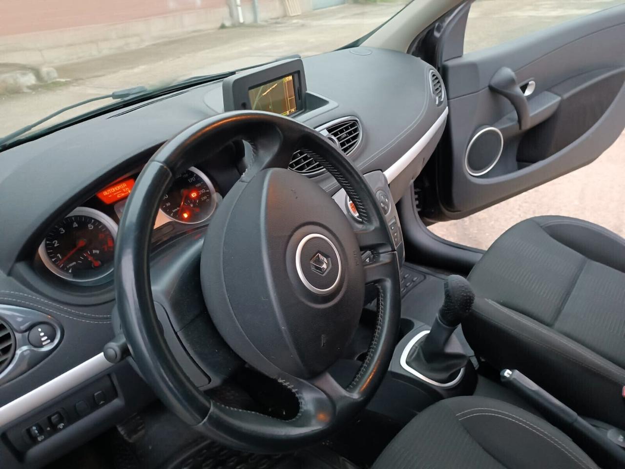 Renault Clio 2011---1.1 Benzina