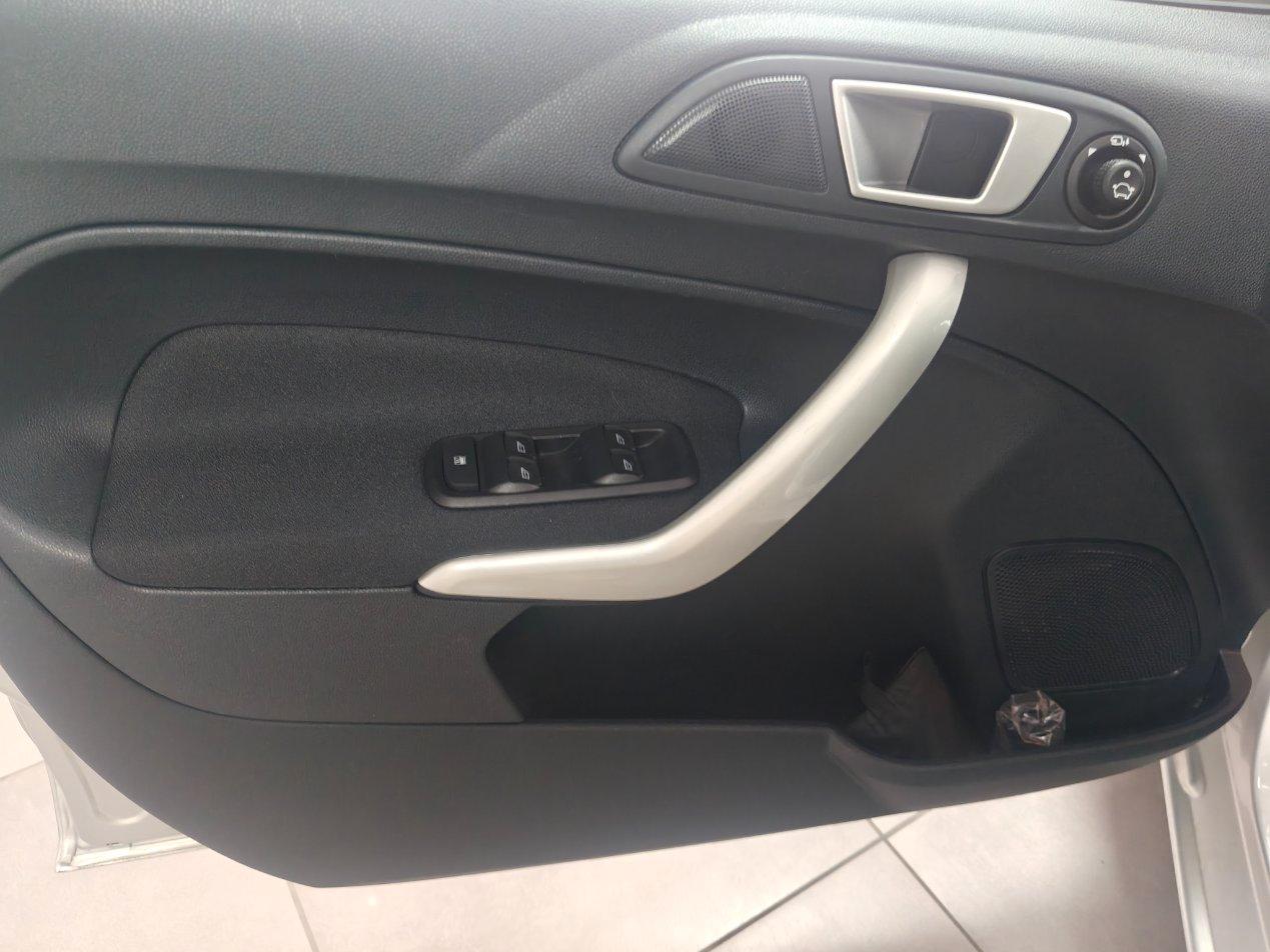 Ford Fiesta 5 Porte Fiesta 5p 1.4 16v Titanium c/esp Gpl E5