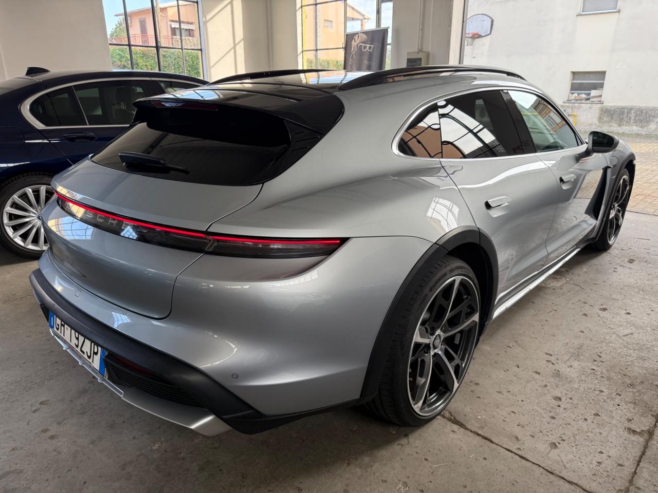 Porsche Taycan 4 Cross Turismo