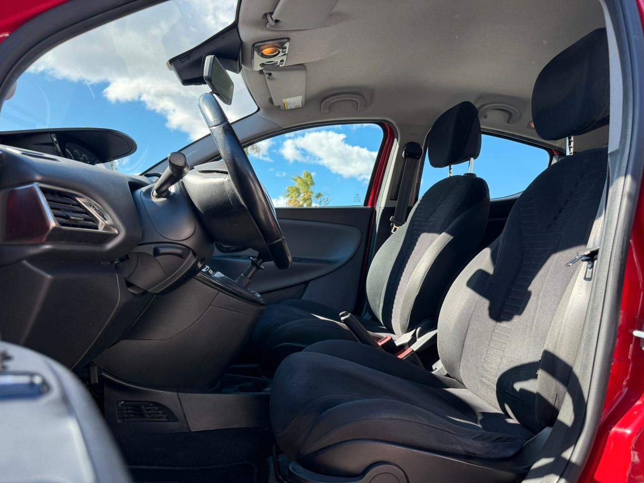 Lancia Ypsilon 1.2 Black&Red