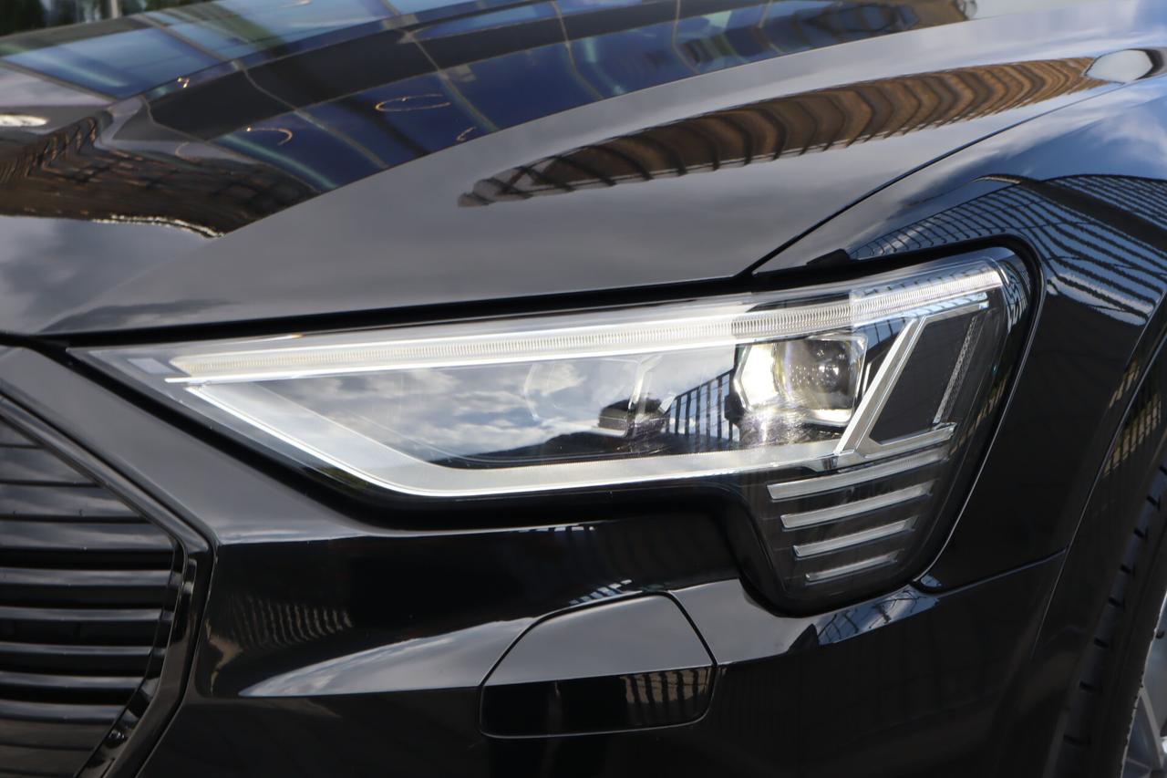 Audi e-tron 55 Quattro 408 CV Black Line - Cerchi da 21" Gancio traino