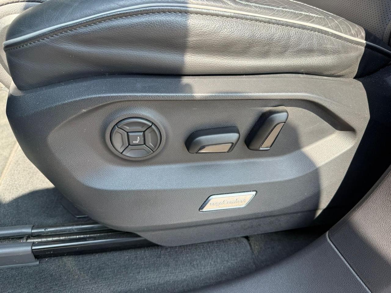 Volkswagen Touareg R-line 3.0 V6 TDI