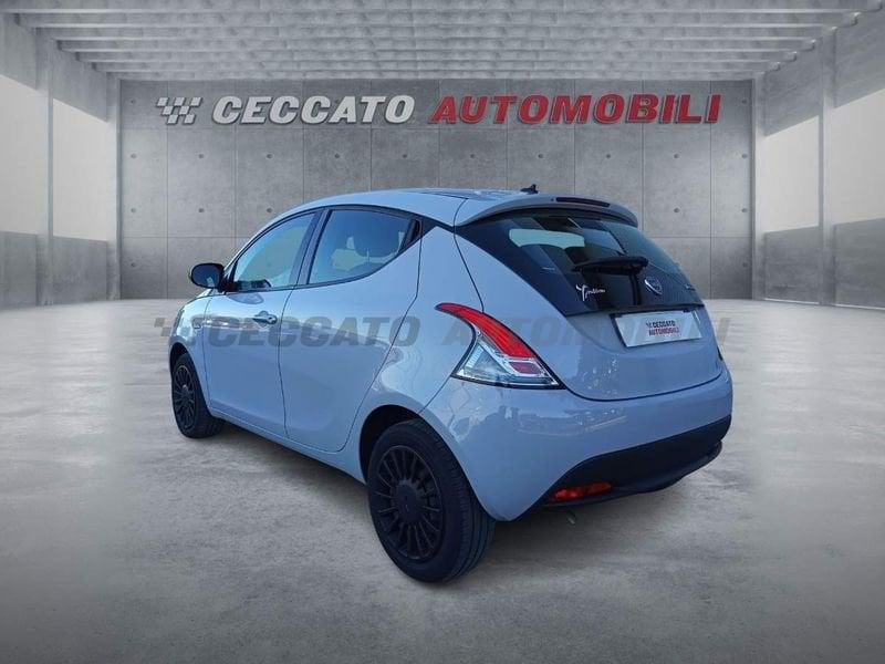 Lancia Ypsilon Ypsilon 1.0 firefly hybrid Silver s&s 70cv 5p.ti