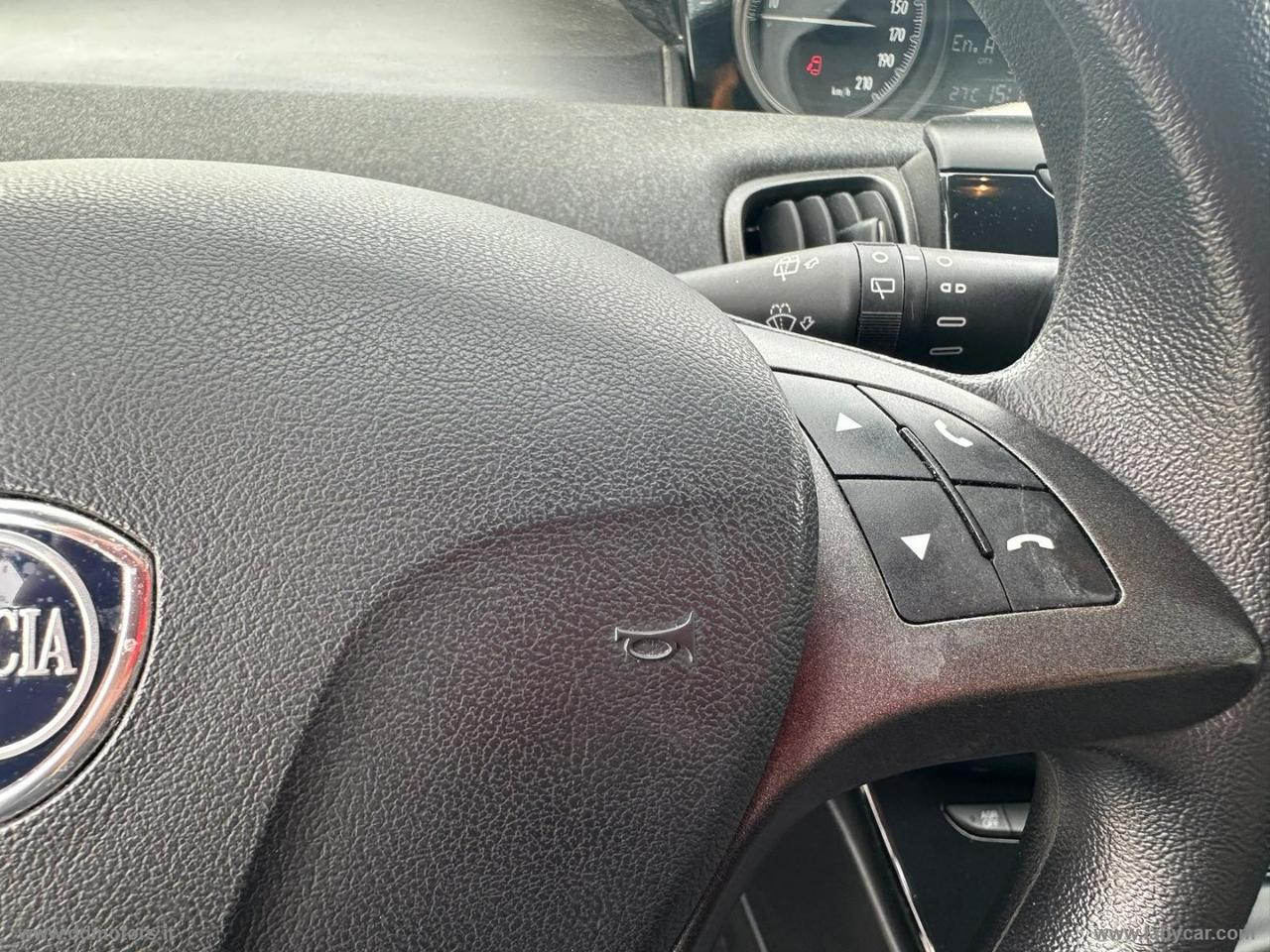 LANCIA Ypsilon 1.0 FireFly 5p.S&S Hybrid Silver *NEOPATENTATI*