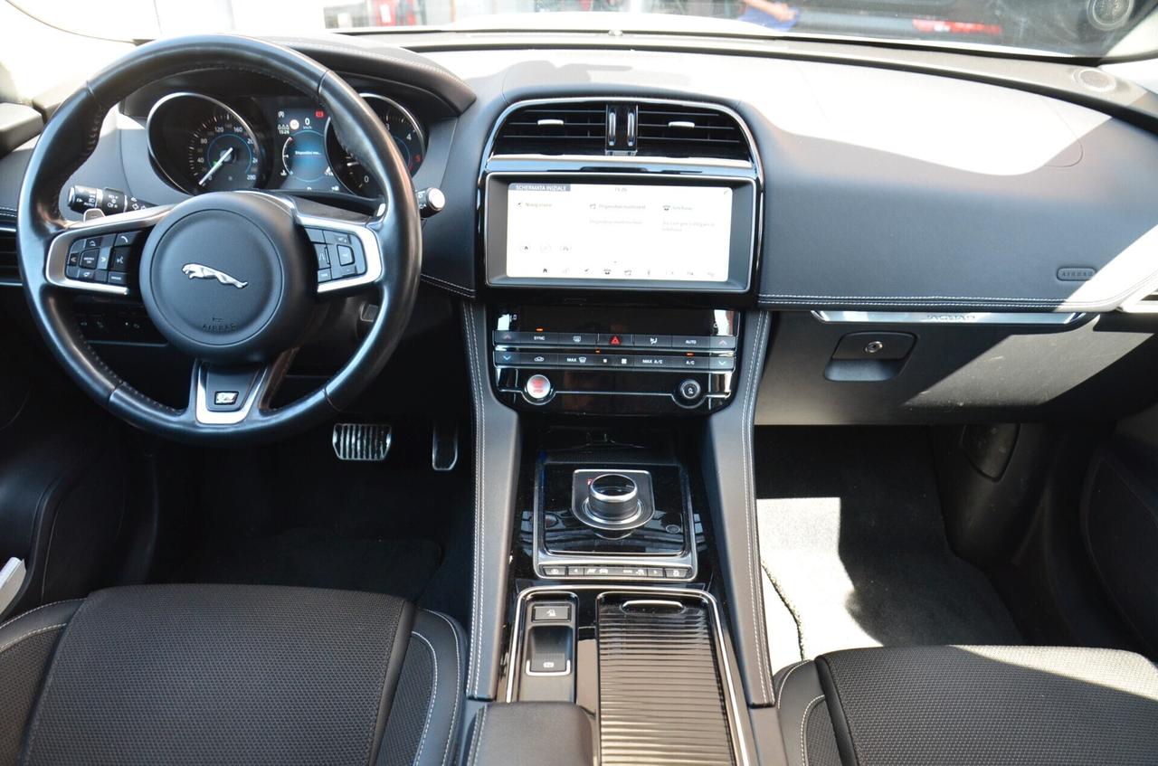 Jaguar F-Pace 2.0 D 180 CV AWD aut. R-Sport