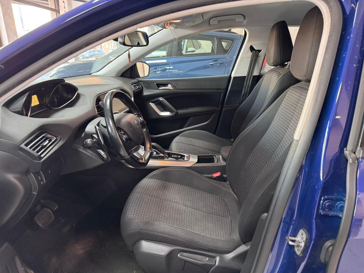 Peugeot 308 Business 1.5 Blue HDI 130