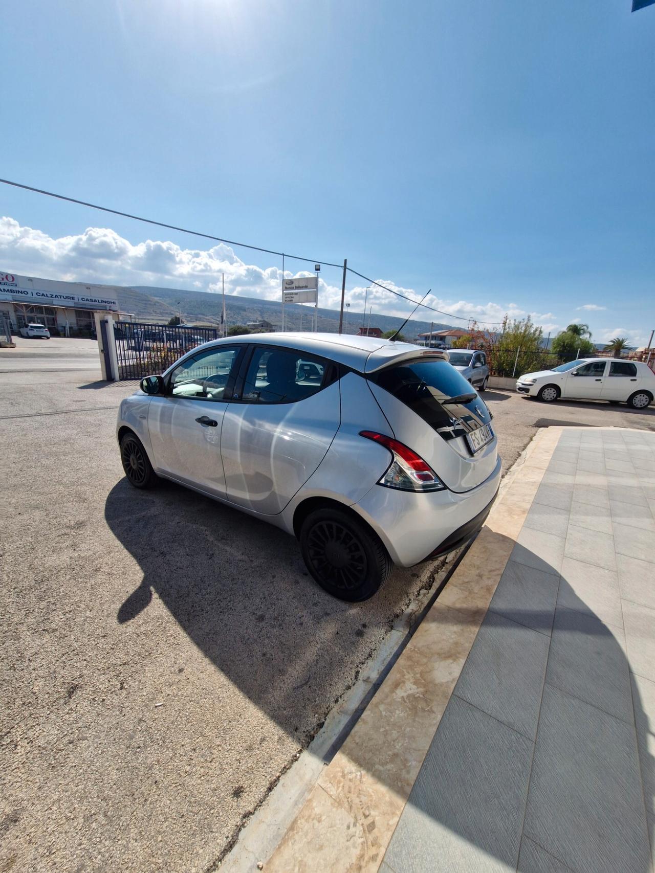 Lancia Ypsilon 1.2 69 CV 5 porte Elefantino Blu