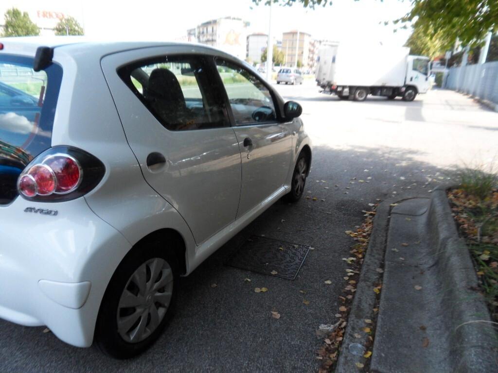 Toyota Aygo 1.0 12V VVT-i 3 porte Active Connect