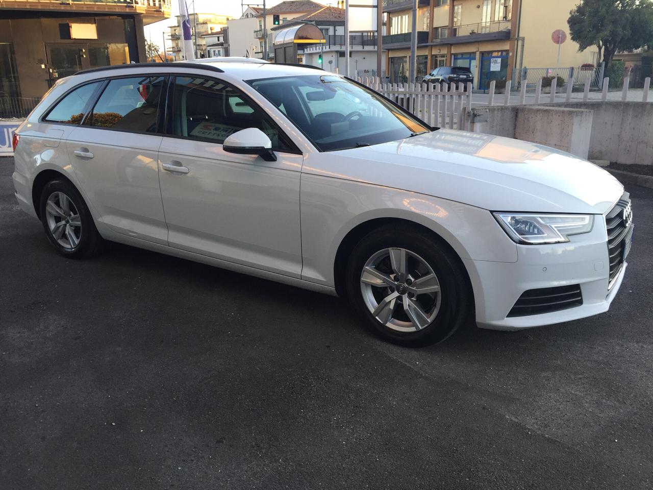 Audi A4 35 avant 2.0 TDI 150 CV S tronic Business X NEOPATENTATI