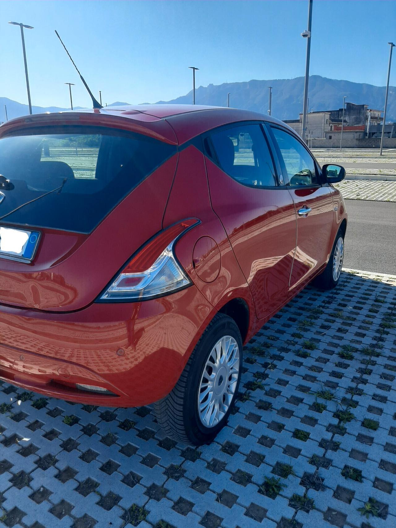 Lancia Ypsilon 0.9 TwinAir 85 CV 5 porte Metano Ecochic Gold