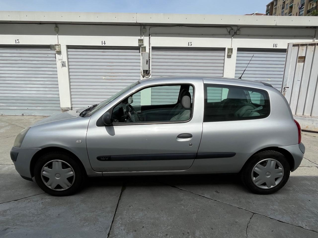 Renault Clio 1.2 16V cat 3 porte Luxe Privilège
