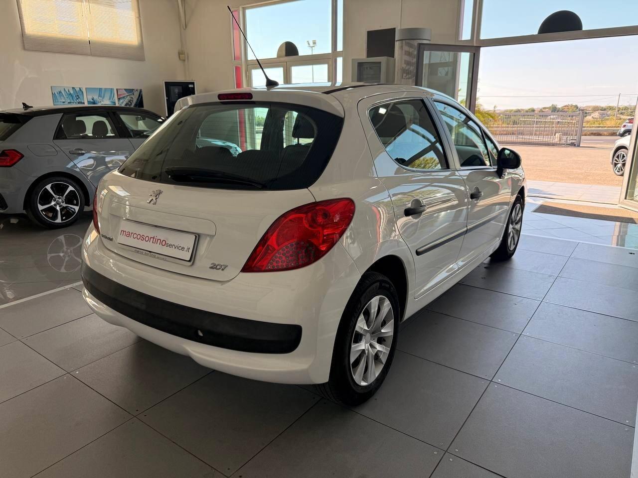 Peugeot 207 1.4 8V 75CV 5p. ONE Line