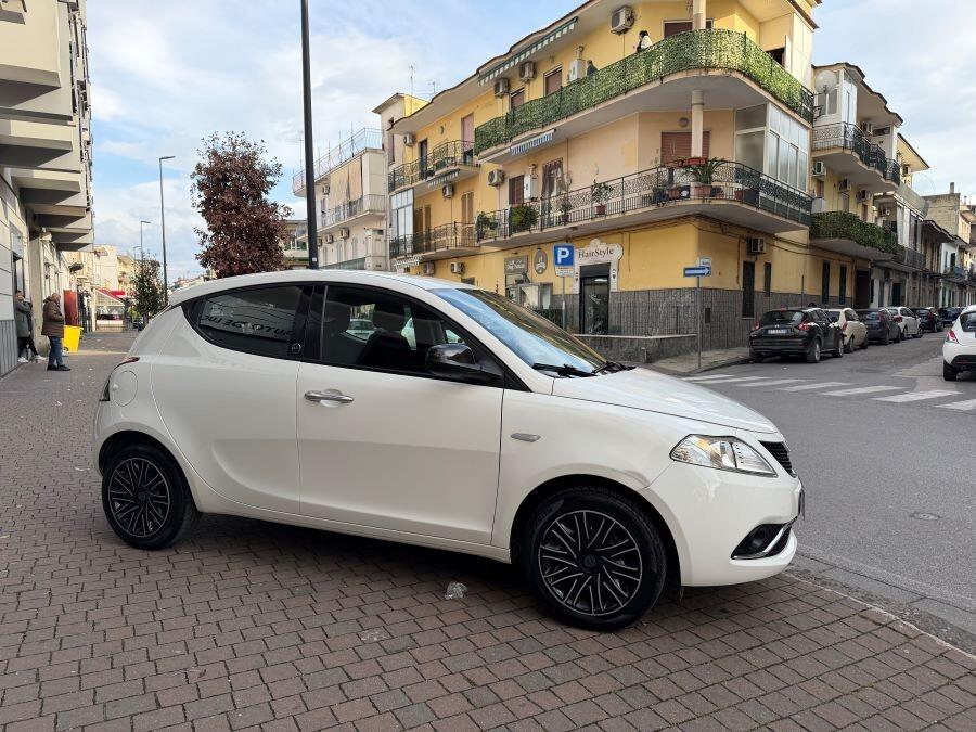 LANCIA YPSILON 1.2 GPL DI CASA PLATINO CERTIFICATA