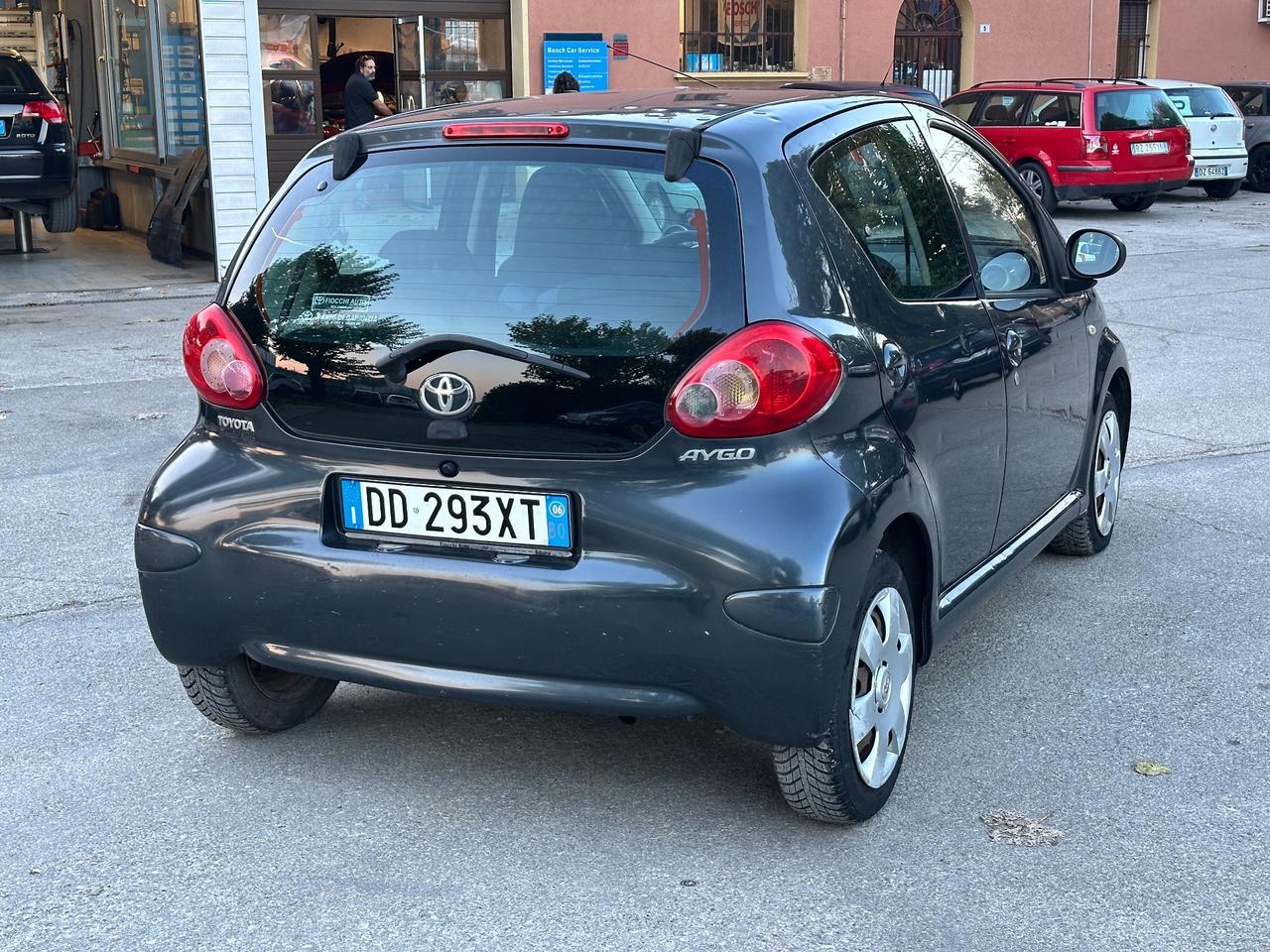 Toyota Aygo 1.0 12V VVT-i 5 porte Sol