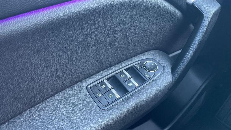 Renault Captur 1.6 E-TECH Plug-in Hybrid 160cv Rive Gauche 1.6 E-TECH Plug-in Hybrid 160cv Initiale Pa