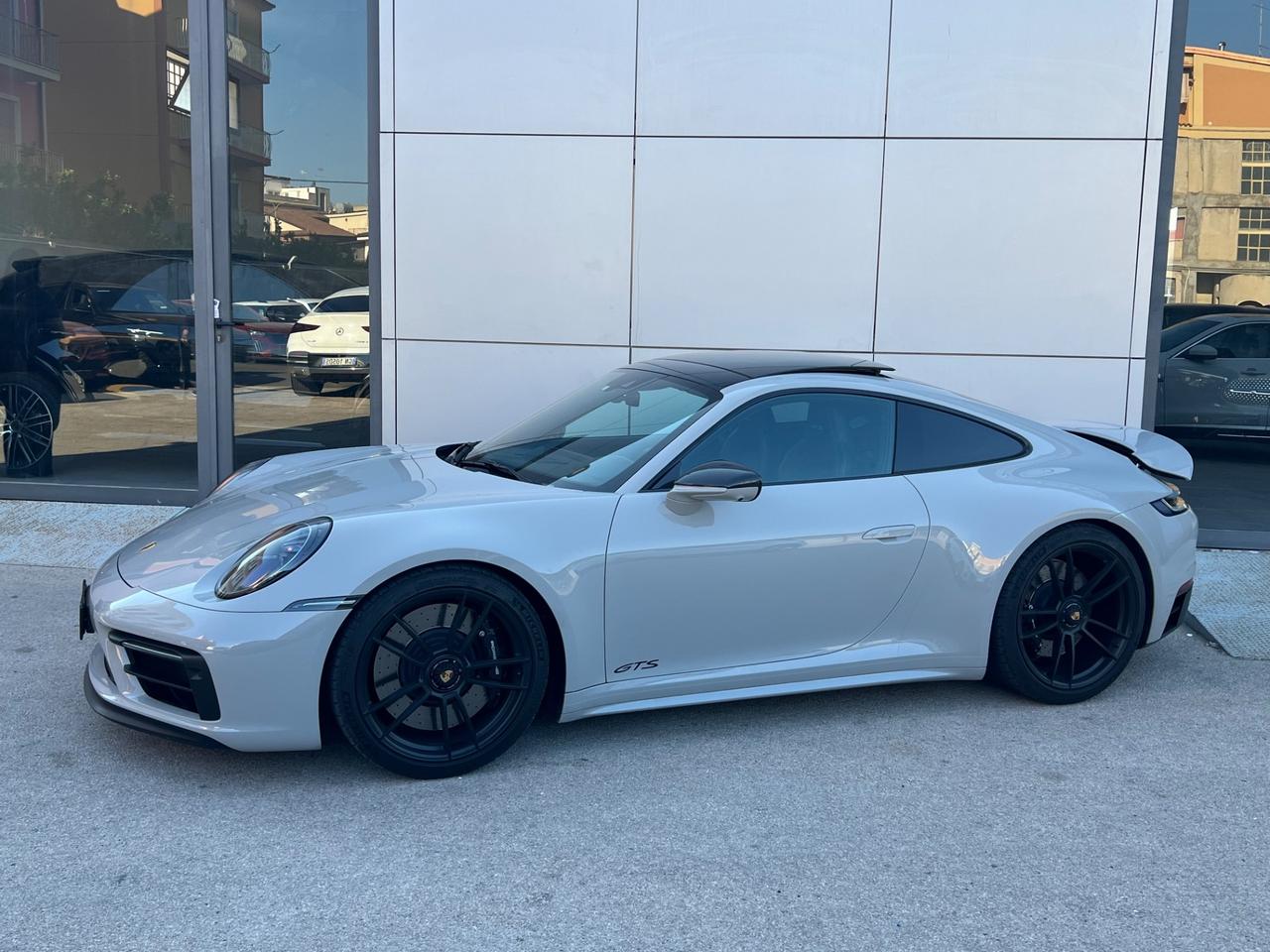 Porsche 992 Carrera 4 GTS possibilità noleggio no scoring