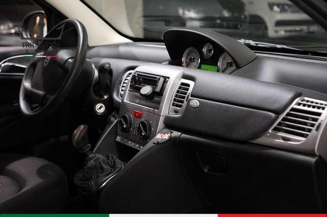 Lancia Ypsilon 1.2 8v Unyca