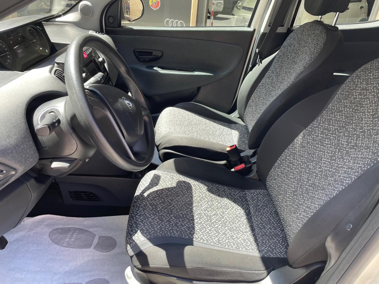 Lancia Ypsilon 1.0 FireFly 5 porte S&S Hybrid Ecochic