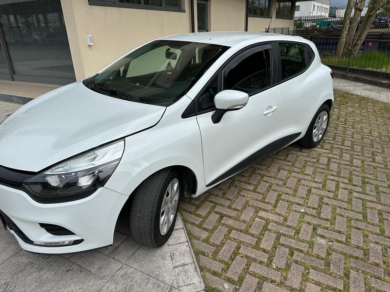 Renault Clio 1.2 75 CV 5 porte Duel