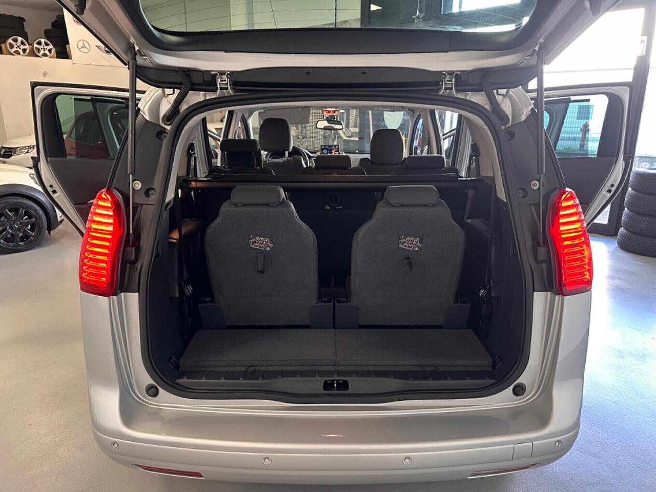 PUGEOT 5008 1.6 HDI 7 POSTI