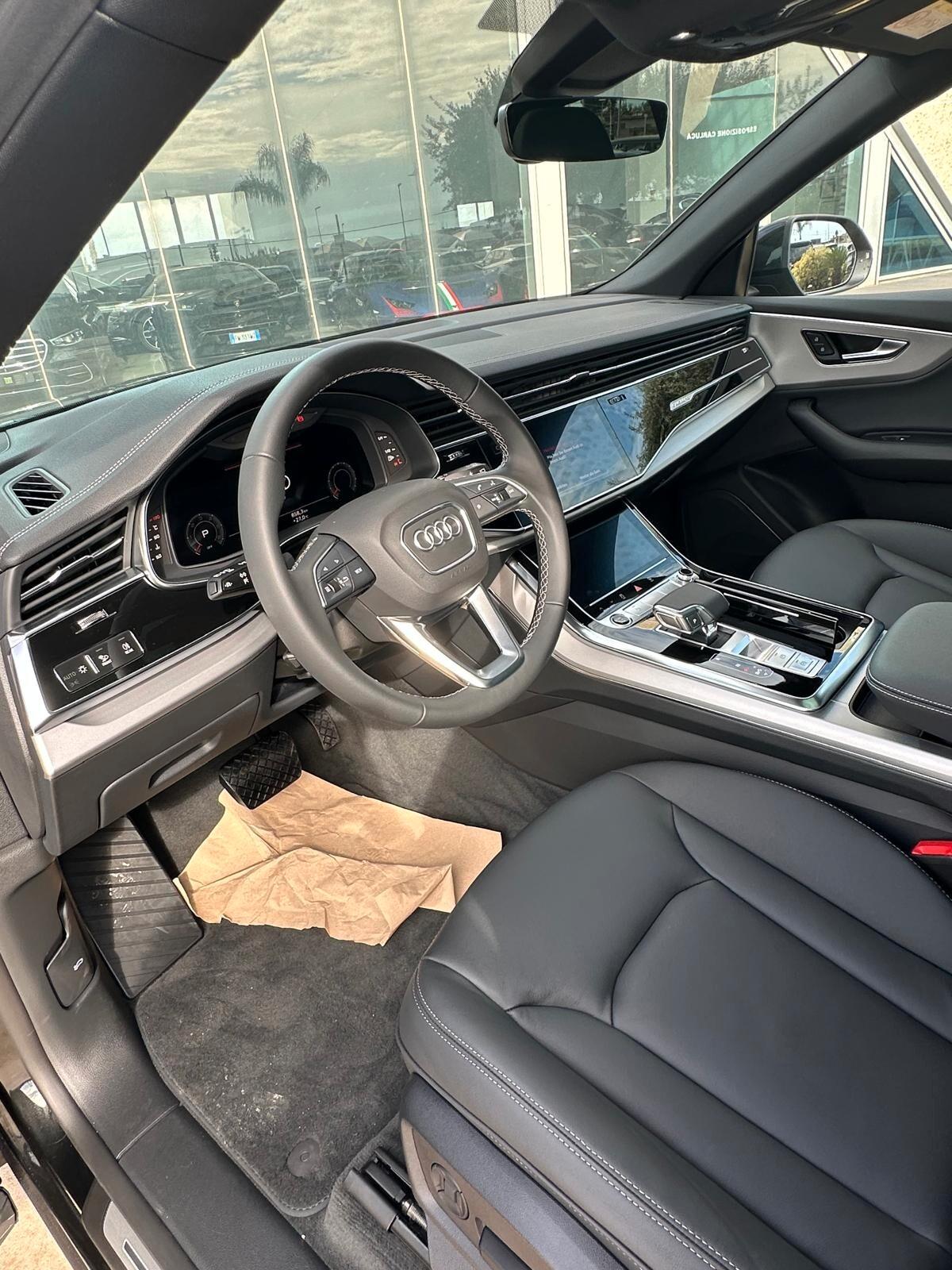 Audi Q8 SUV 45 TDI quattro tiptronic S line edition possibilità noleggio no scoring