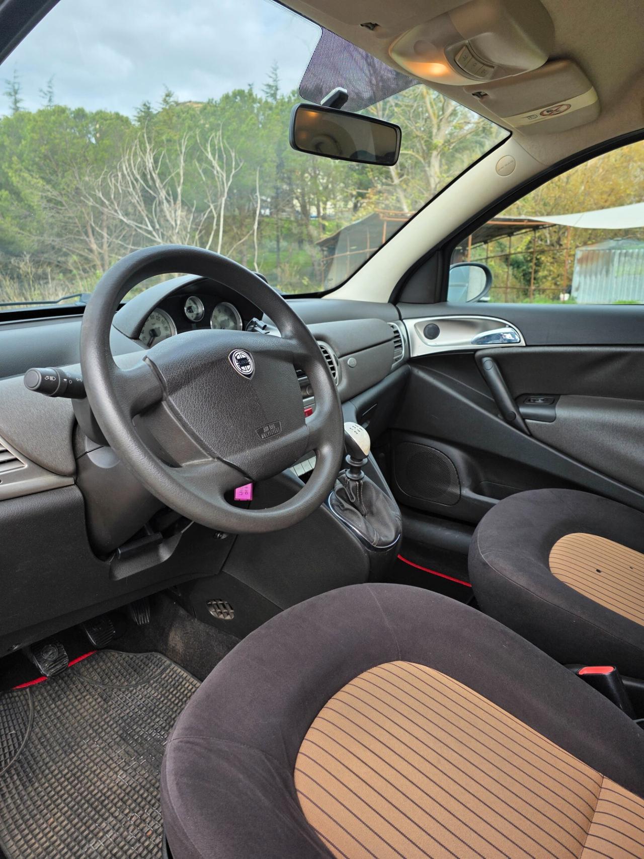 Lancia Ypsilon 1.2 Platino